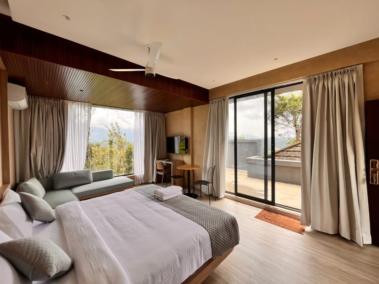 Panorama Balcony Cottage photograph 4