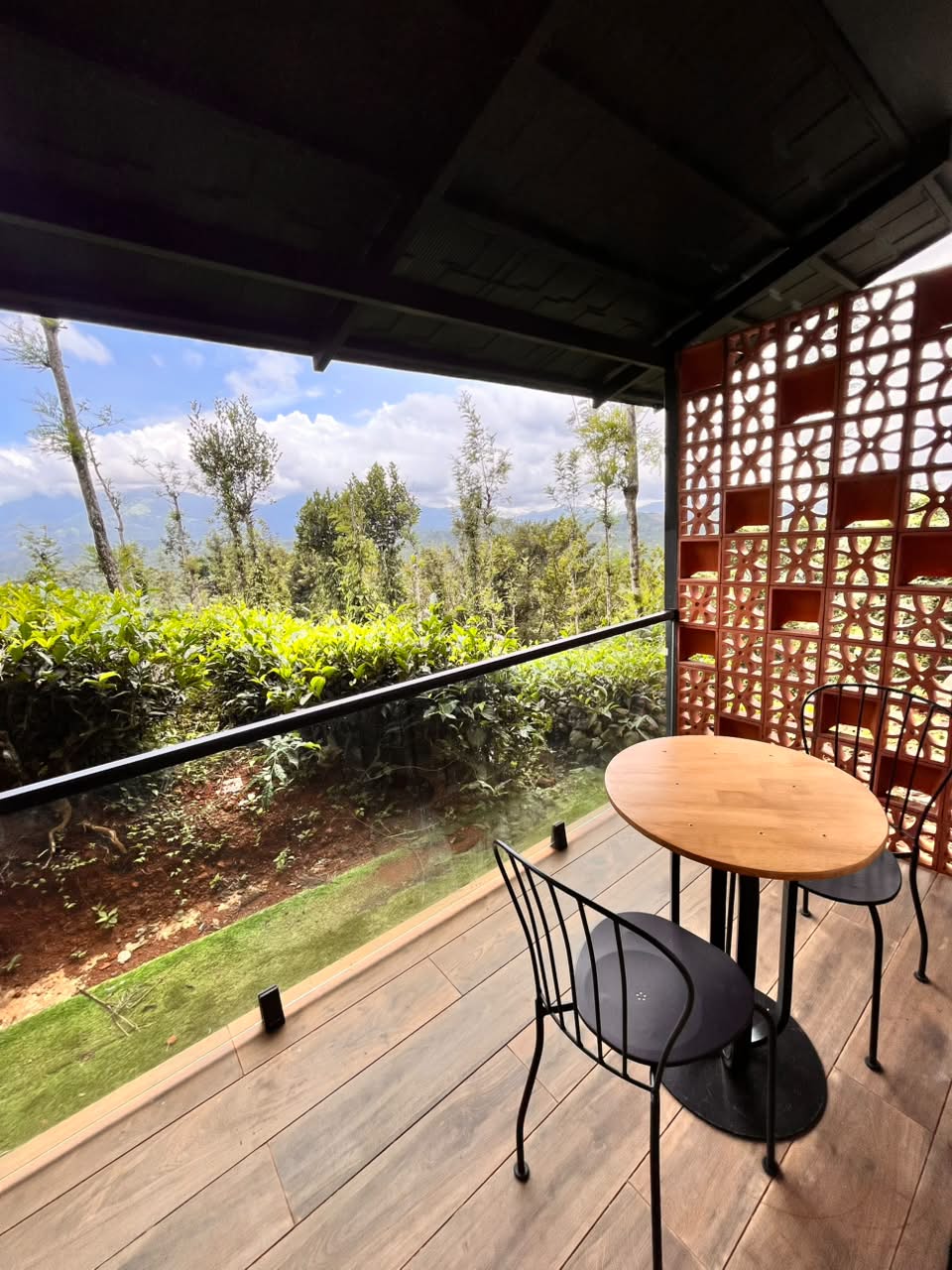 Tea Estate Cottage photograph 9